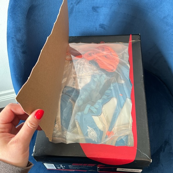 Off-White x Nike Air Jordan 1 Retro High OG ‘UNC’ Iconic Sneaker - Picture 12 of 12